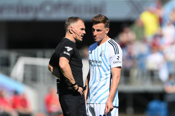 通过引入智 通过引入智