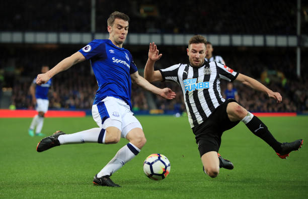 现出对俄罗 现出对俄罗